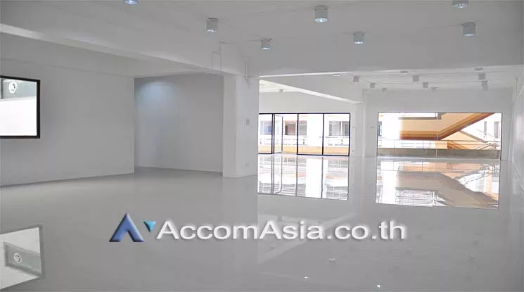  2  Office Space For Rent in Sukhumvit ,Bangkok BTS Phra khanong at Park Avenue AA14000